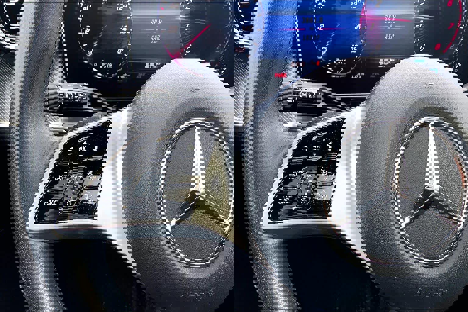 Used 2024 Mercedes-Benz GLC 300 4MATIC image 23