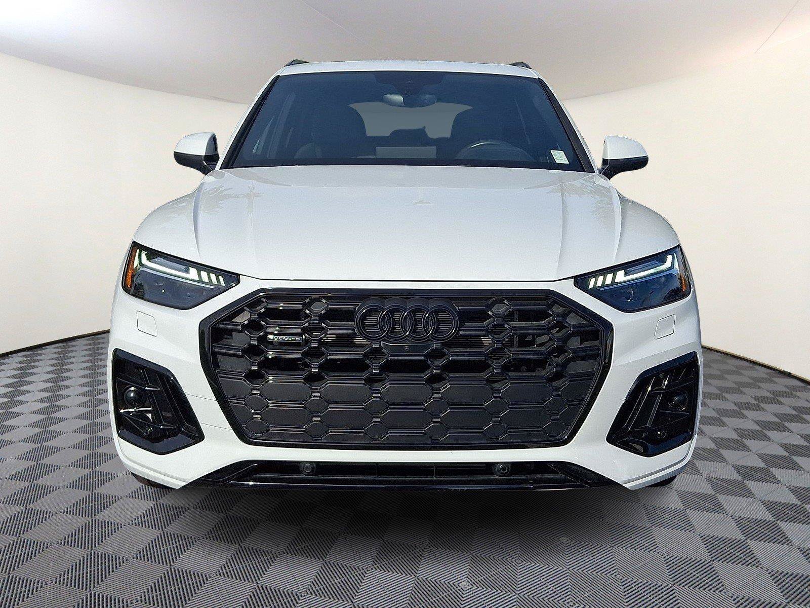 Used 2024 Audi Q5 e Prestige AWD/4WD image 2