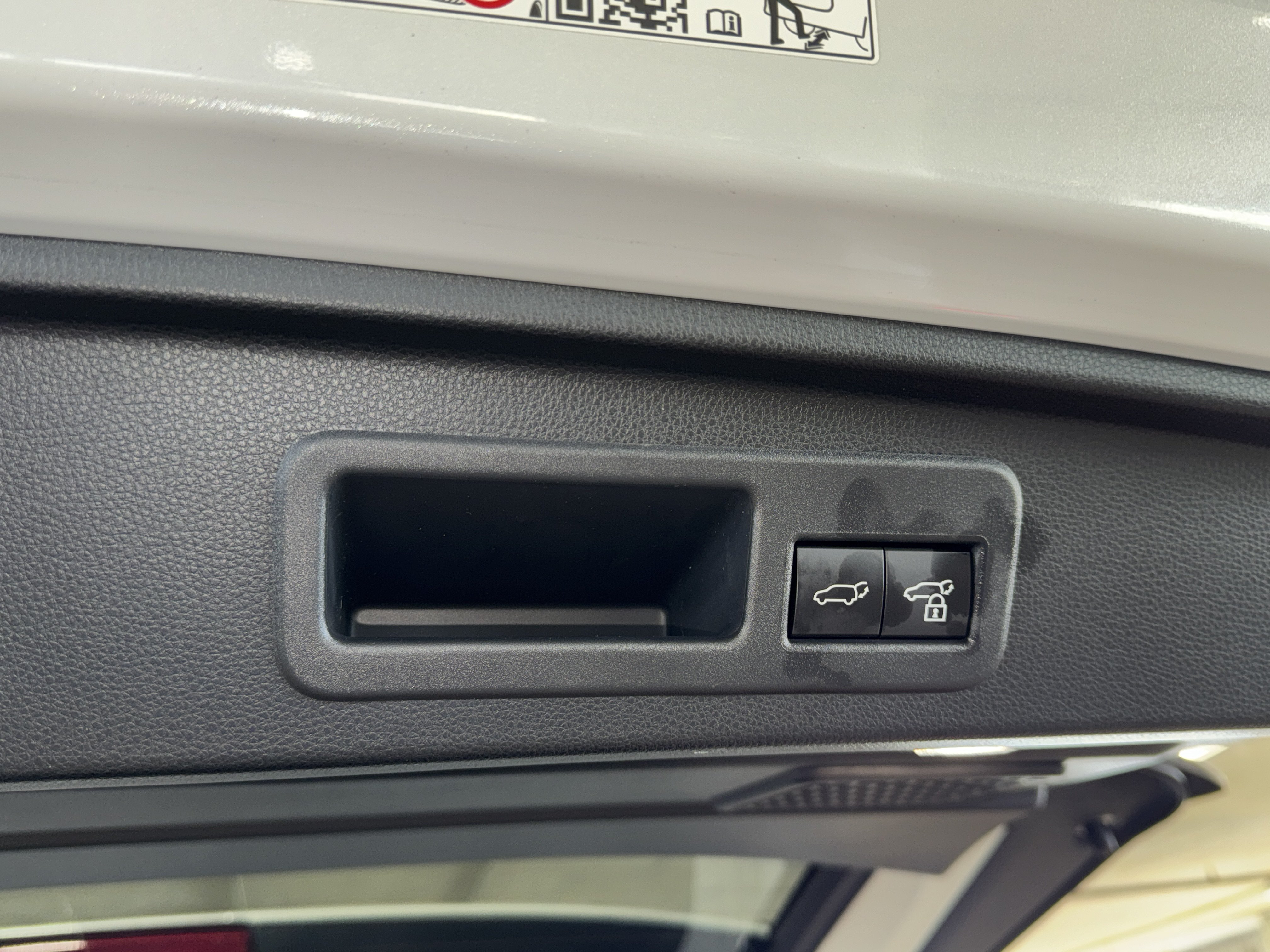 Used 2025 Toyota 4Runner Limited AWD/4WD image 13