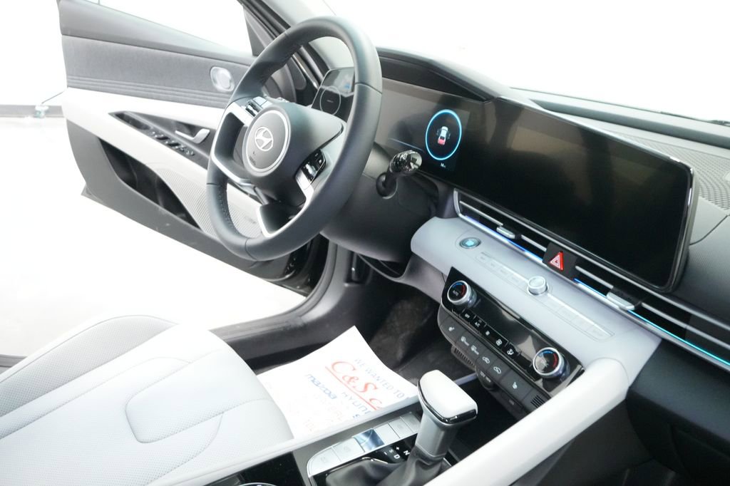 New 2026 Hyundai Elantra Limited image 27
