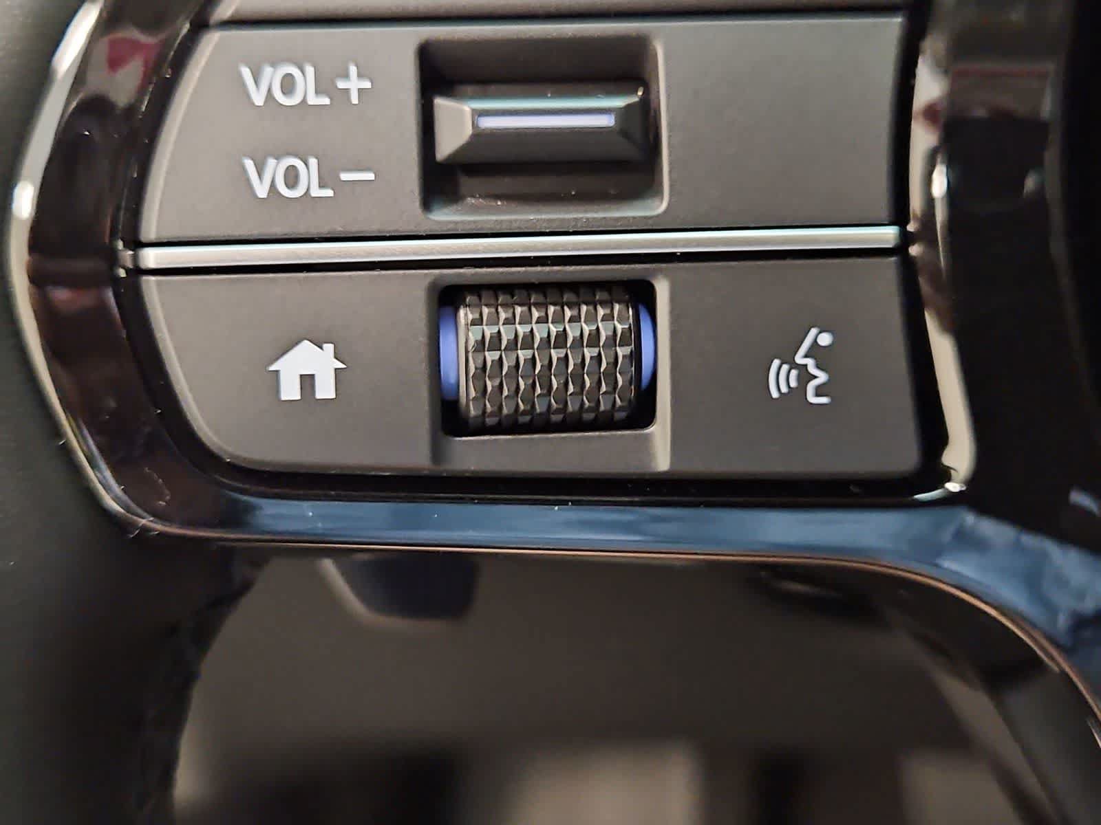 Certified 2025 Honda Pilot Touring image 36