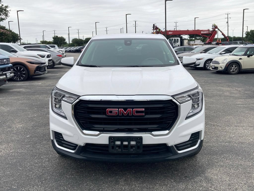 Used 2024 GMC Terrain SLE FWD image 2