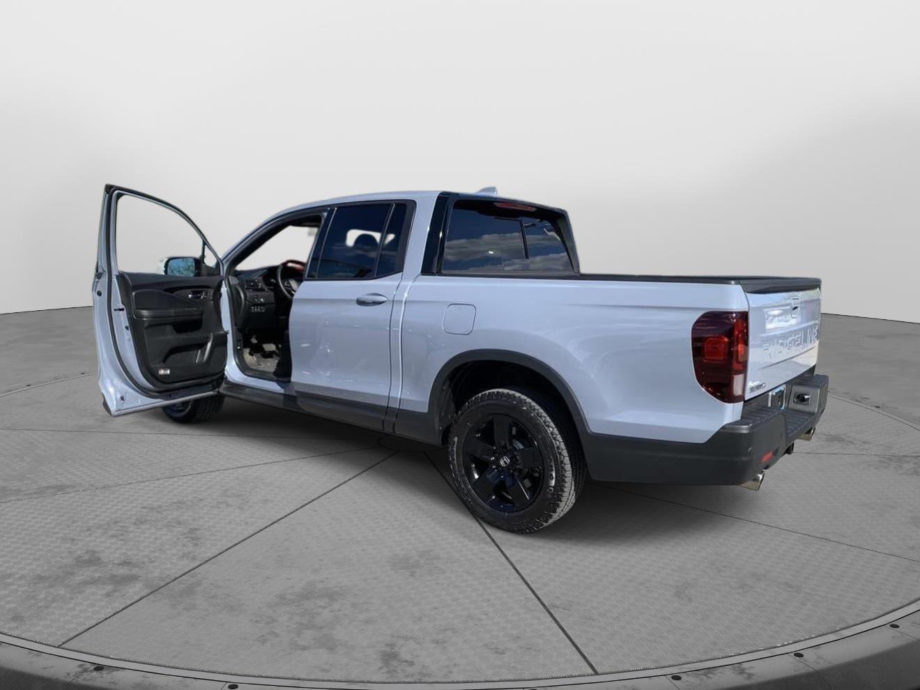 Certified 2024 Honda Ridgeline Black Edition image 10