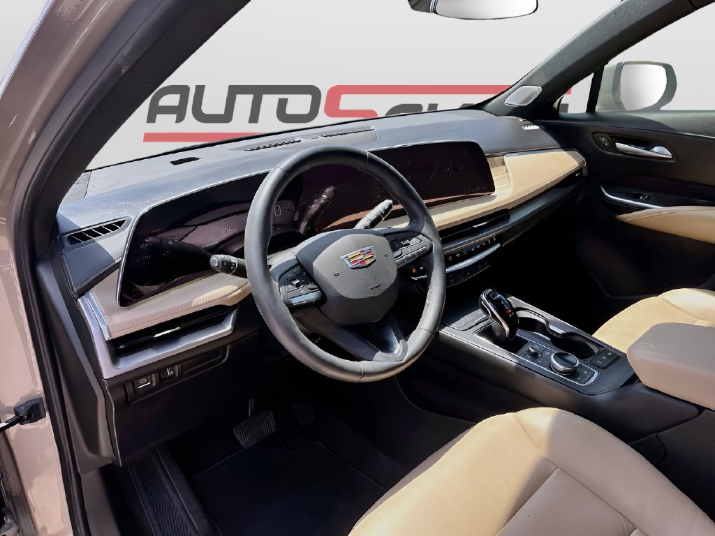 Used 2025 Cadillac XT4 Premium Luxury FWD image 9