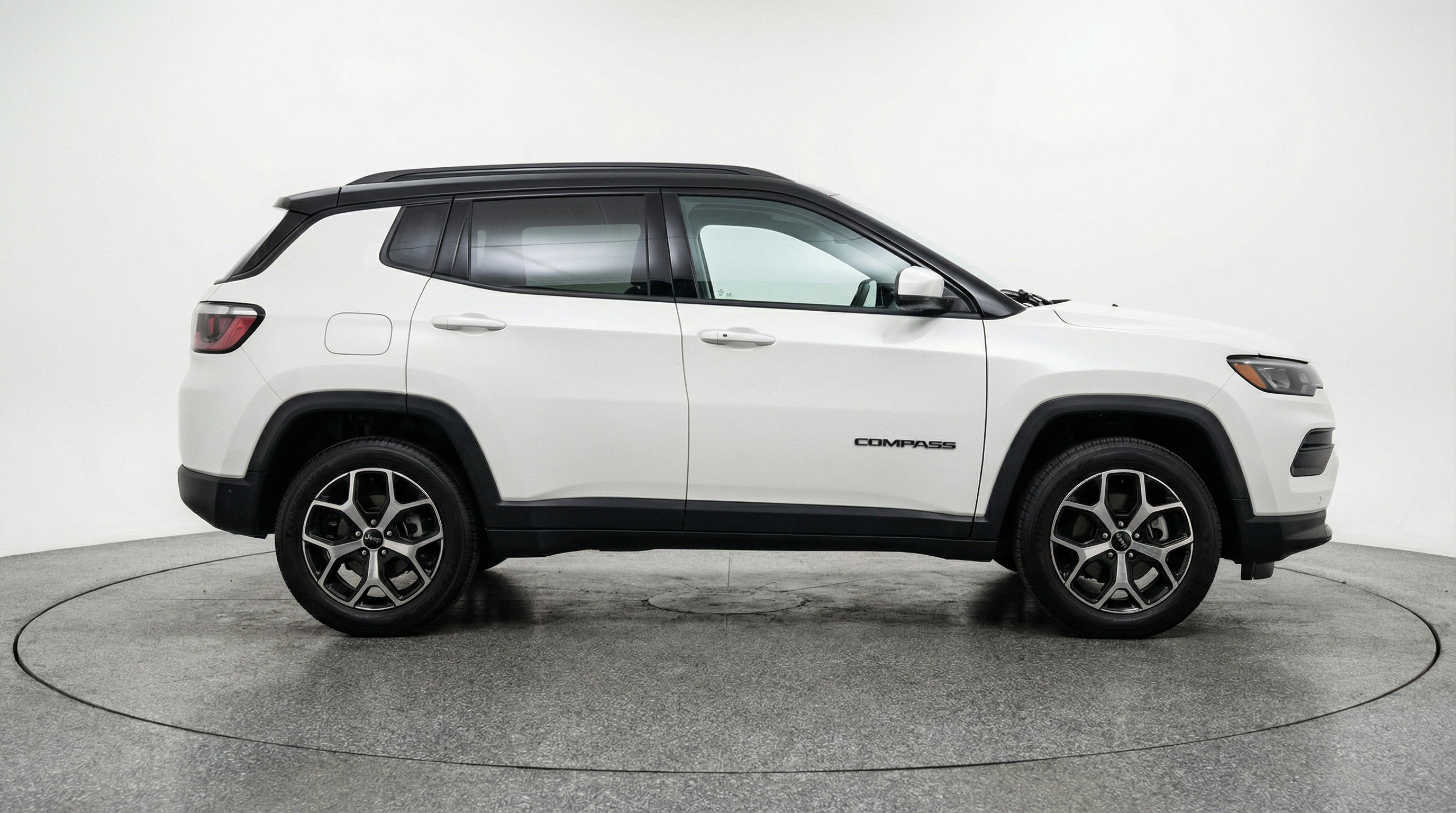 Used 2025 Jeep Compass Limited image 11