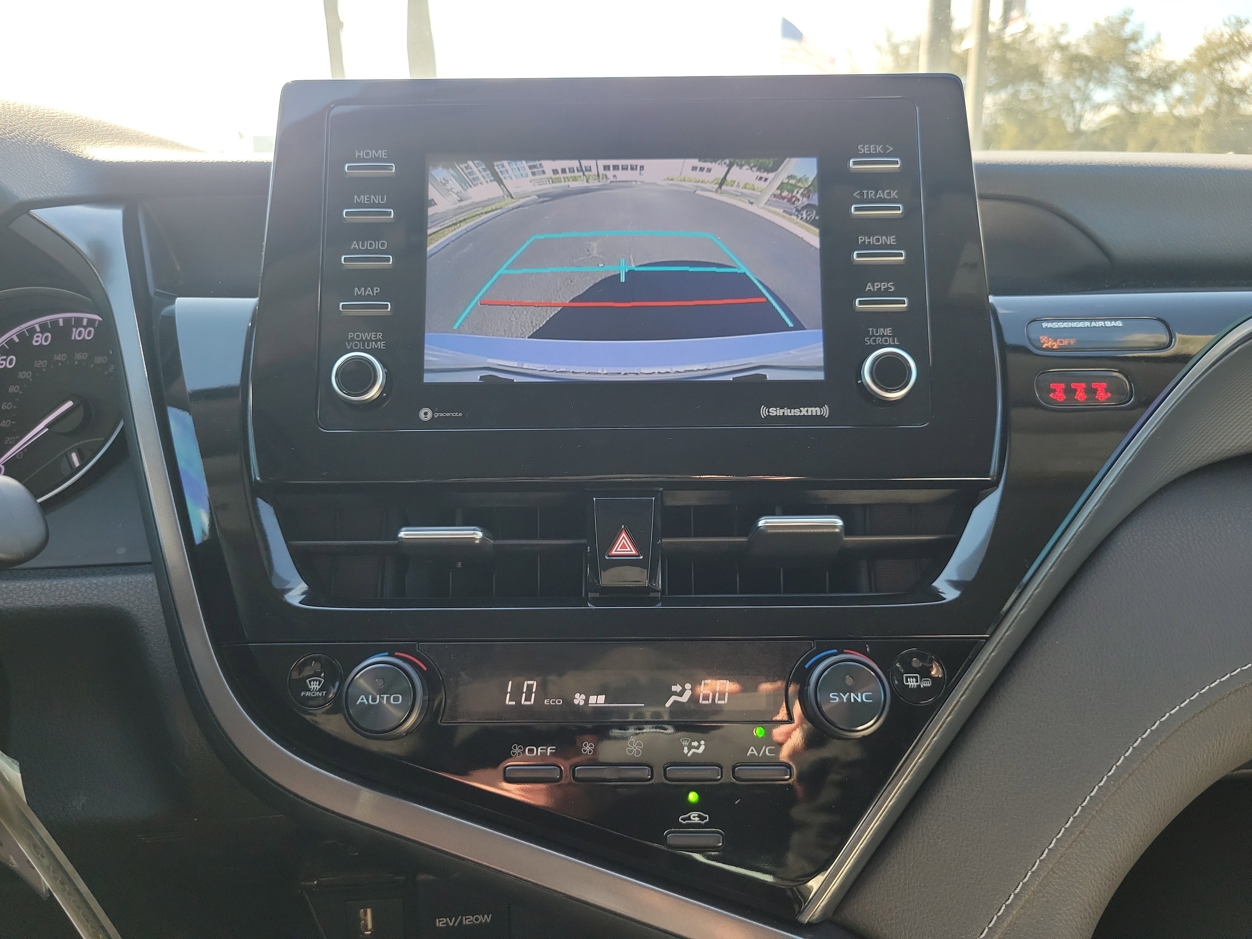 Used 2024 Toyota Camry SE image 28