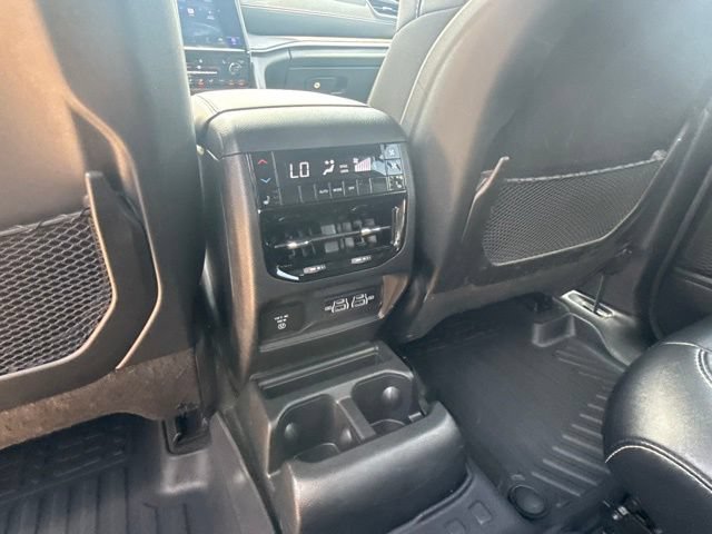 Used 2025 Jeep Grand Cherokee L Limited w/ Black Appearance Package AWD/4WD image 31