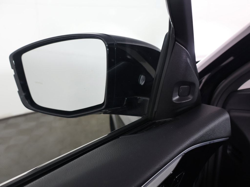 Used 2023 Acura MDX SH-AWD image 35