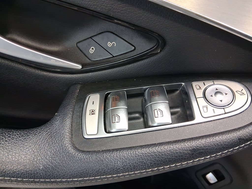 Used 2019 Mercedes-Benz GLC 300 image 12