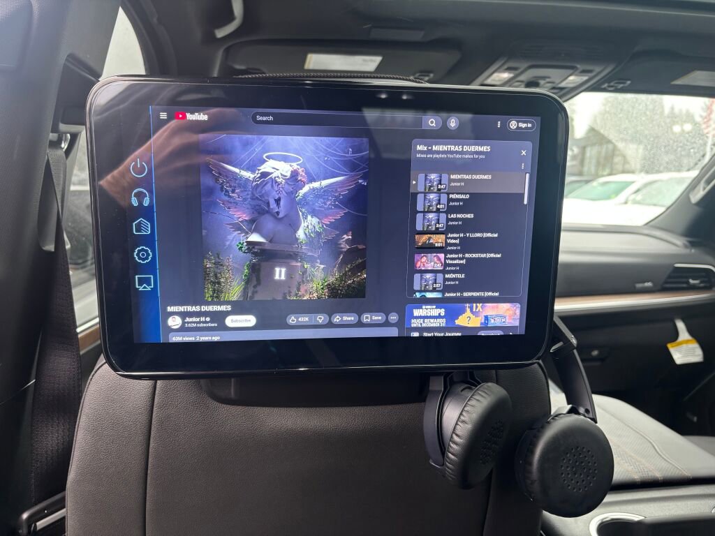 Used 2025 Chevrolet Suburban High Country image 17