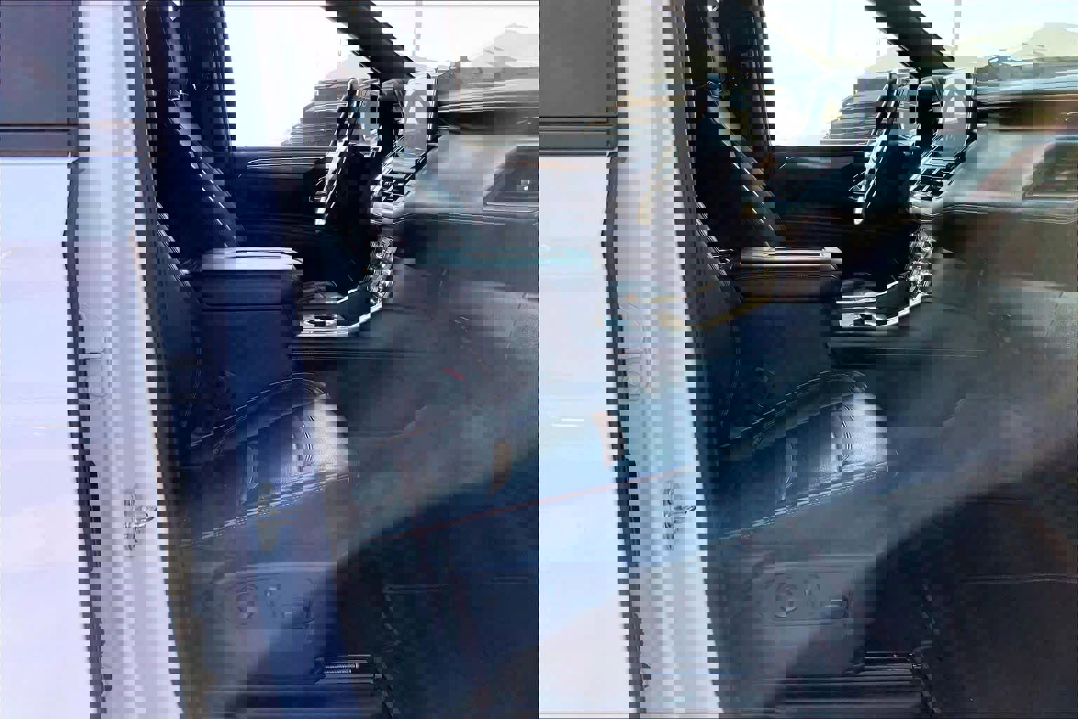 Used 2022 GMC Yukon XL AT4 image 9