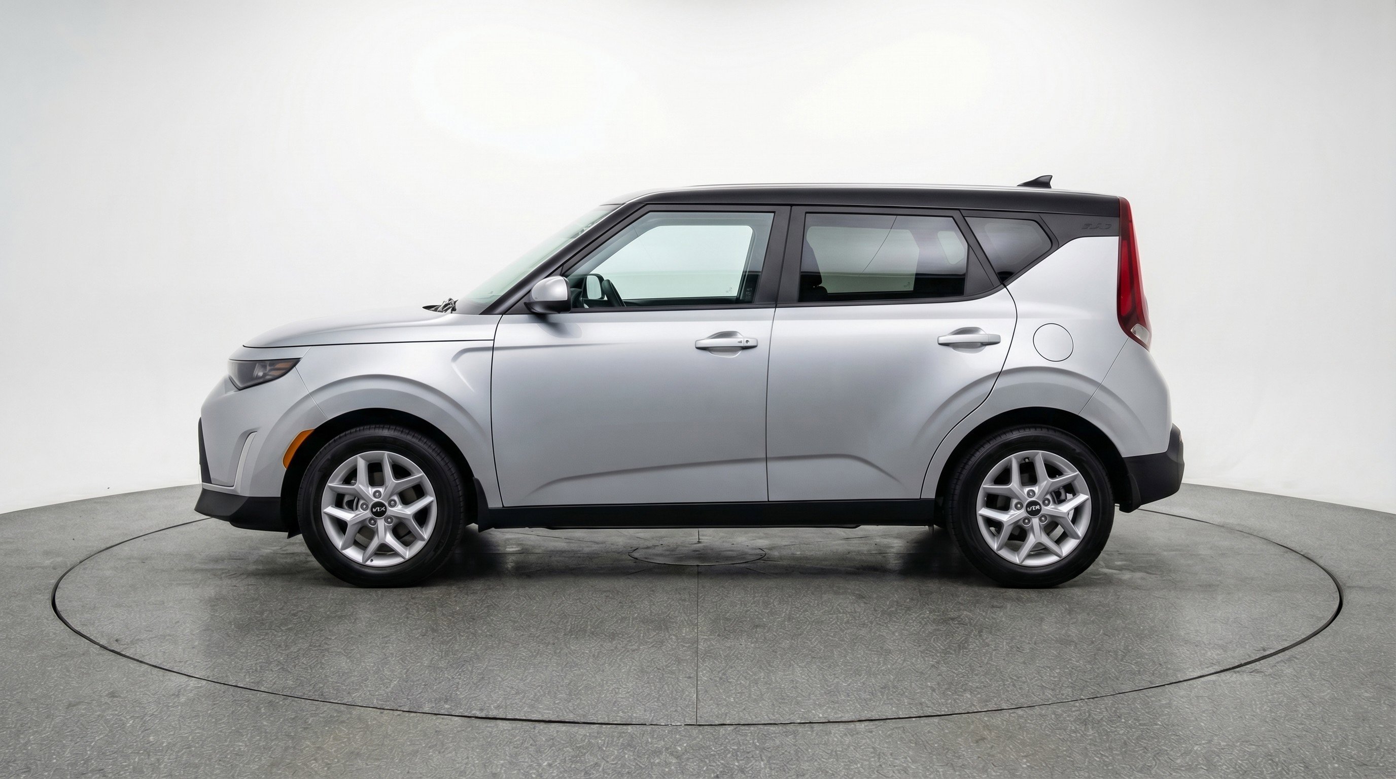 Used 2025 Kia Soul LX w/ LX Technology Package image 5