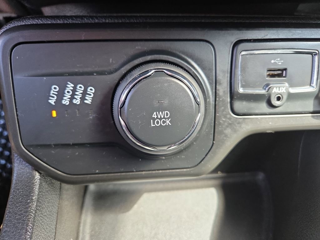 Used 2018 Jeep Renegade Latitude w/ Cold Weather Group image 28