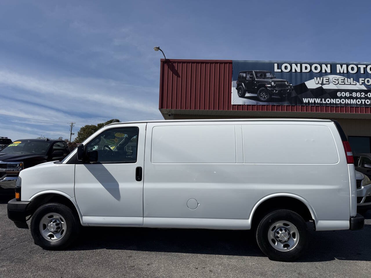 Used 2021 Chevrolet Express 2500 RWD image 2