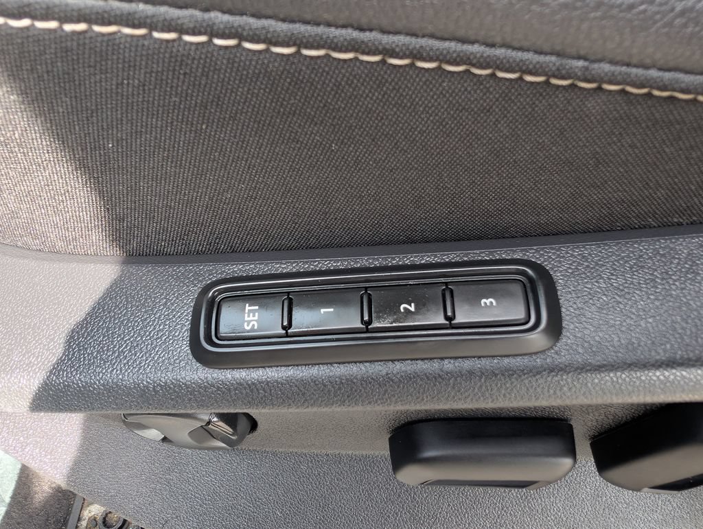 Used 2022 Volkswagen Atlas SEL AWD/4WD image 19