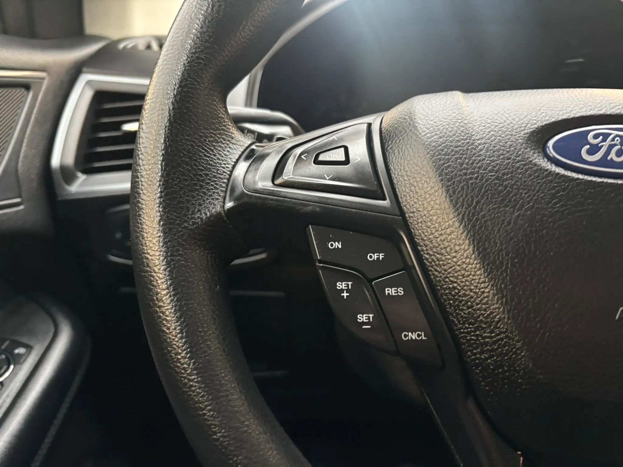 Used 2020 Ford Edge SE AWD/4WD image 16
