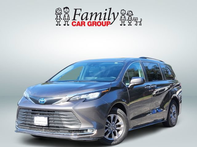 Certified 2022 Toyota Sienna XLE FWD image 1