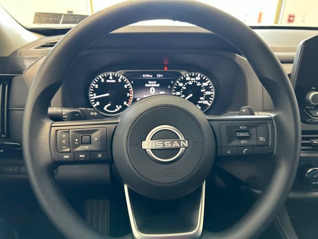 Used 2025 Nissan Pathfinder S AWD/4WD image 9