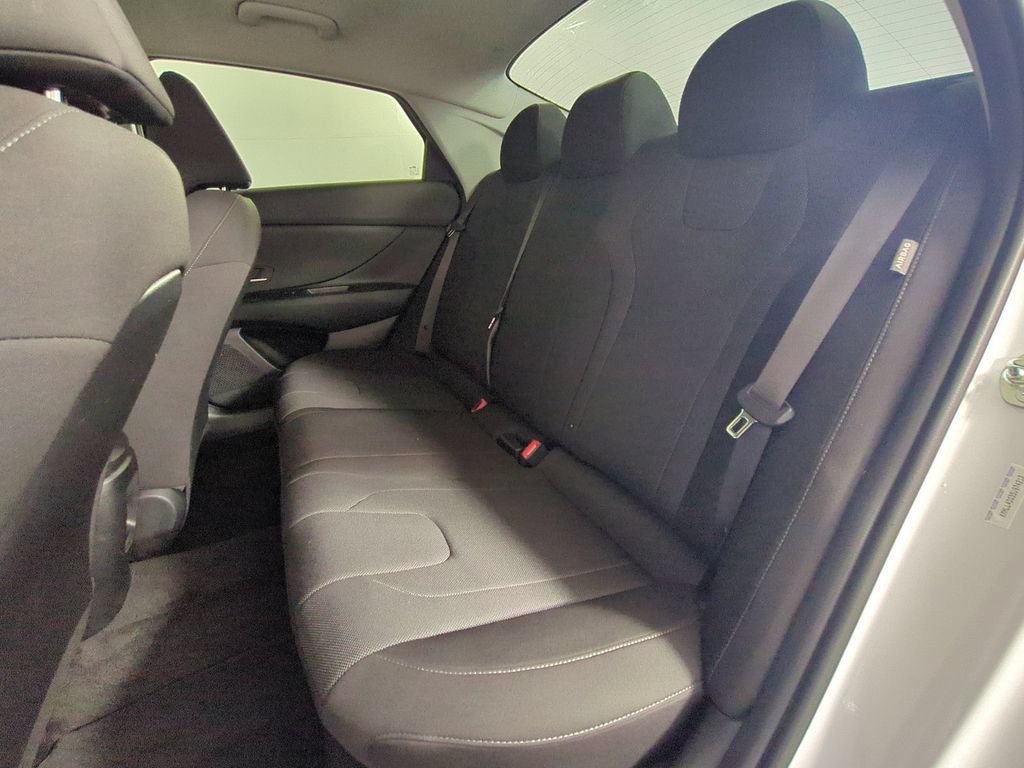 Used 2025 Hyundai Elantra SE FWD image 14