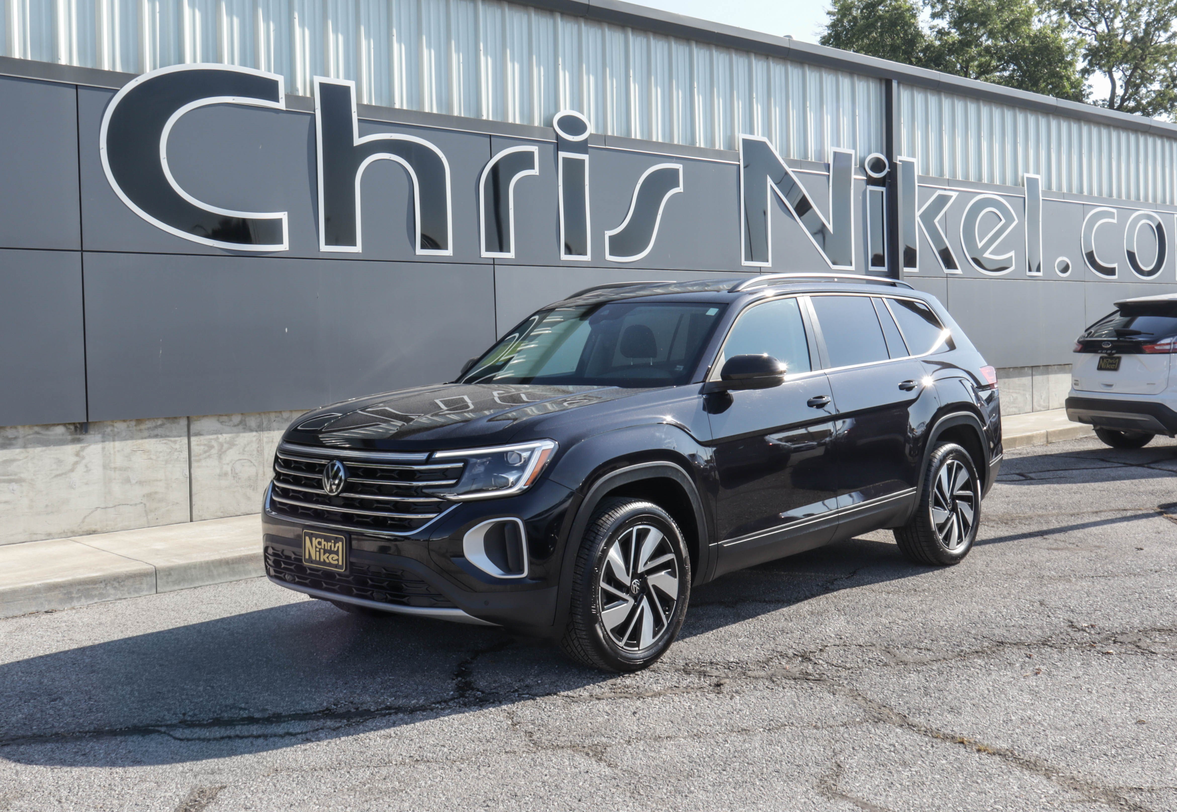 Used 2025 Volkswagen Atlas SE FWD image 1
