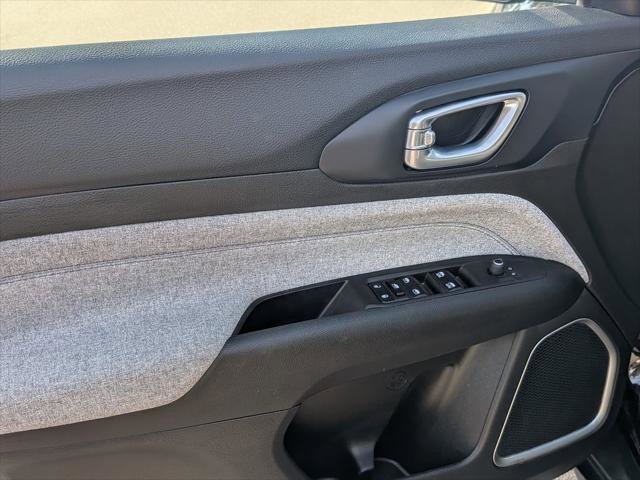 Certified 2024 Jeep Compass Latitude image 8