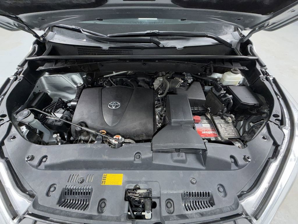Used 2019 Toyota Highlander XLE image 16