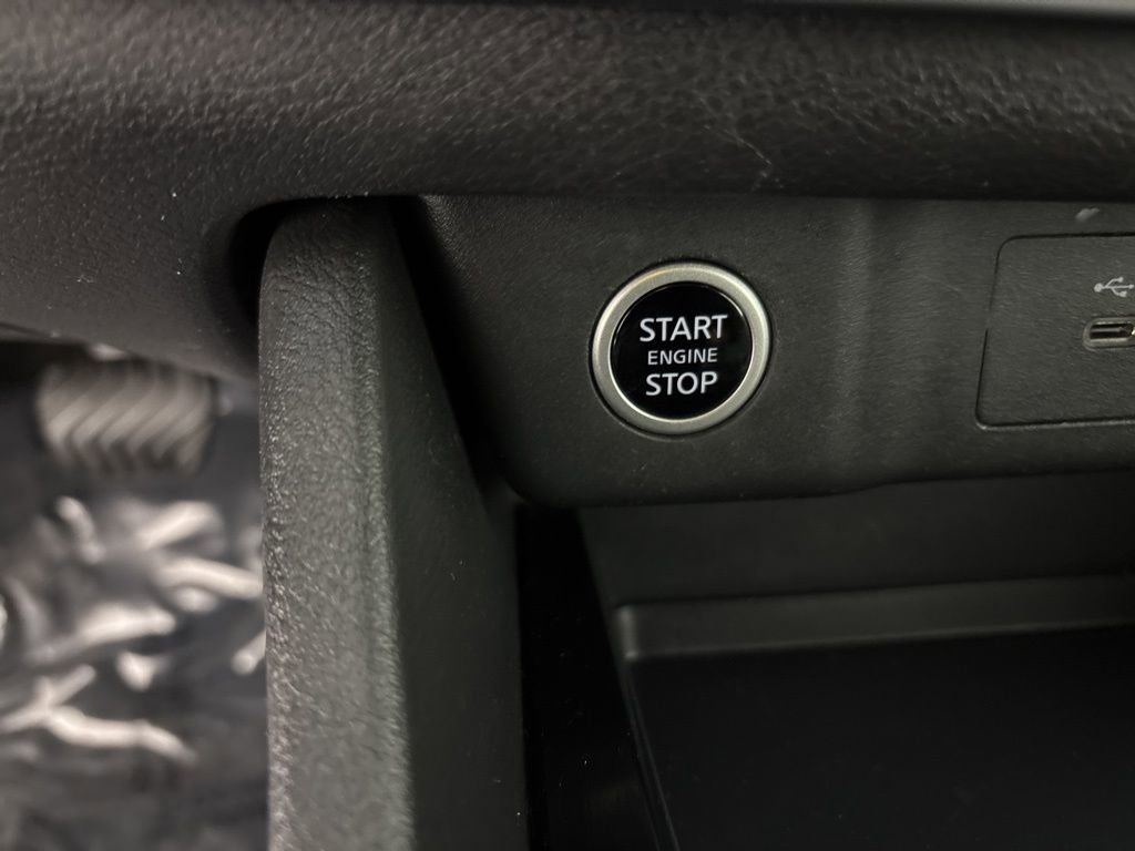 Used 2023 Nissan Rogue S image 25