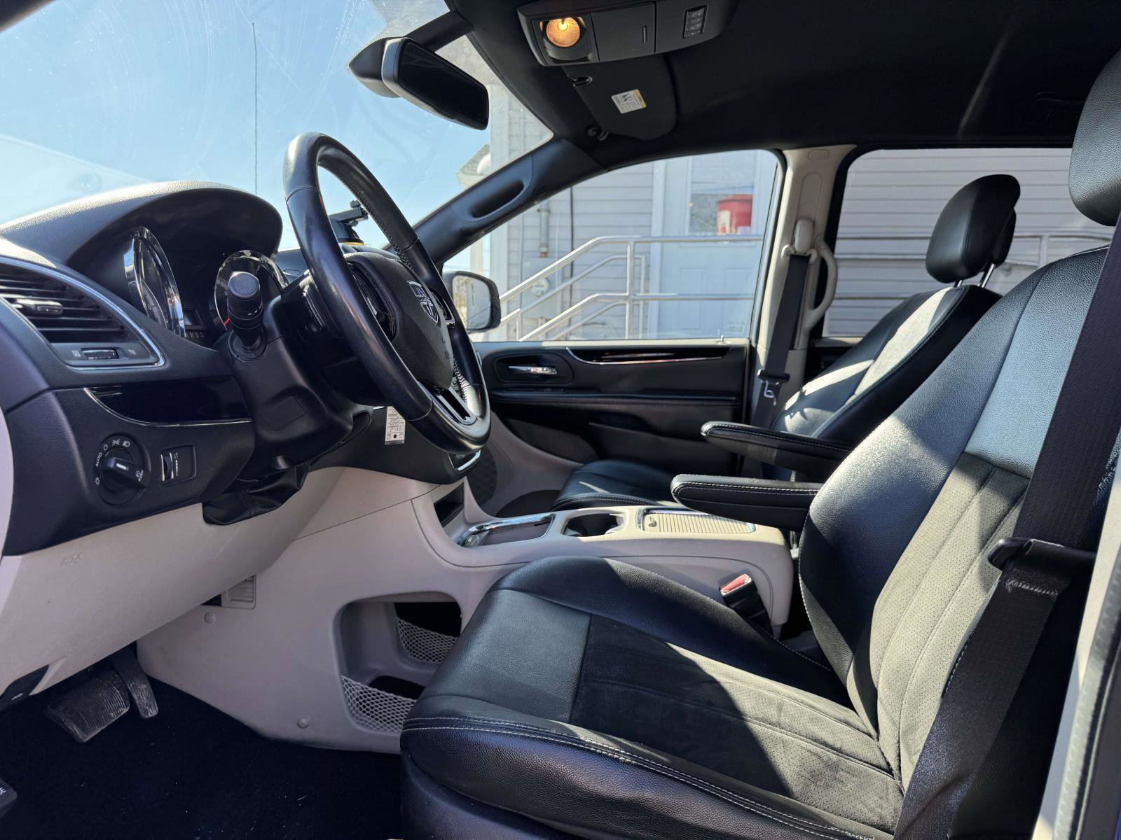 Used 2019 Dodge Grand Caravan SXT image 13