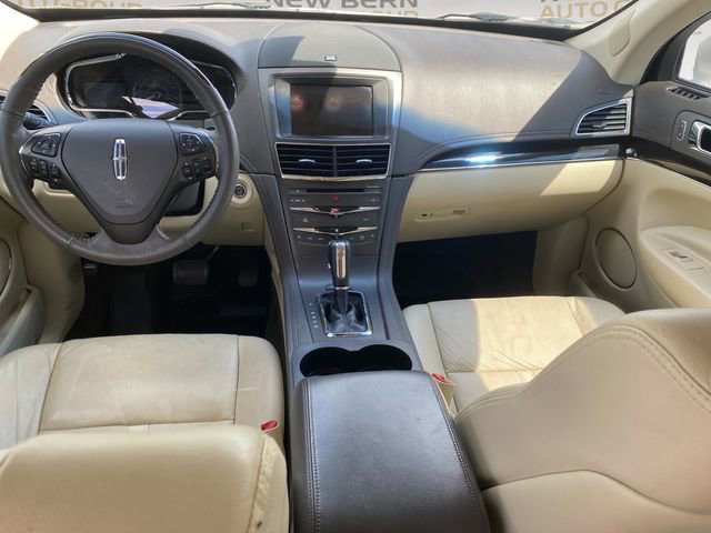 Used 2019 Lincoln MKT AWD image 10