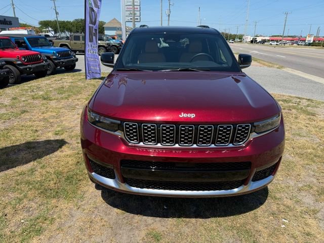 Used 2025 Jeep Grand Cherokee L Summit w/ Rear Seat Video Group I AWD/4WD image 2