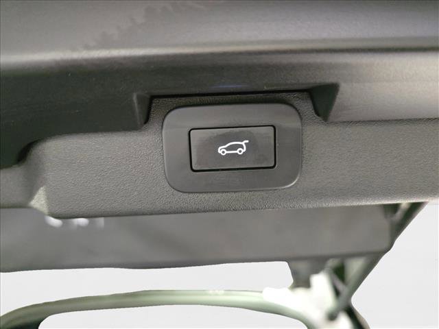 Certified 2024 Land Rover Discovery Dynamic SE image 9