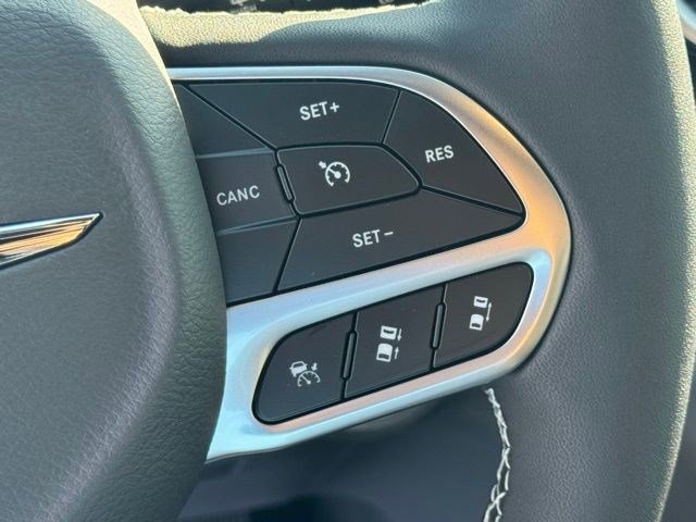 New 2026 Chrysler Pacifica Select image 16