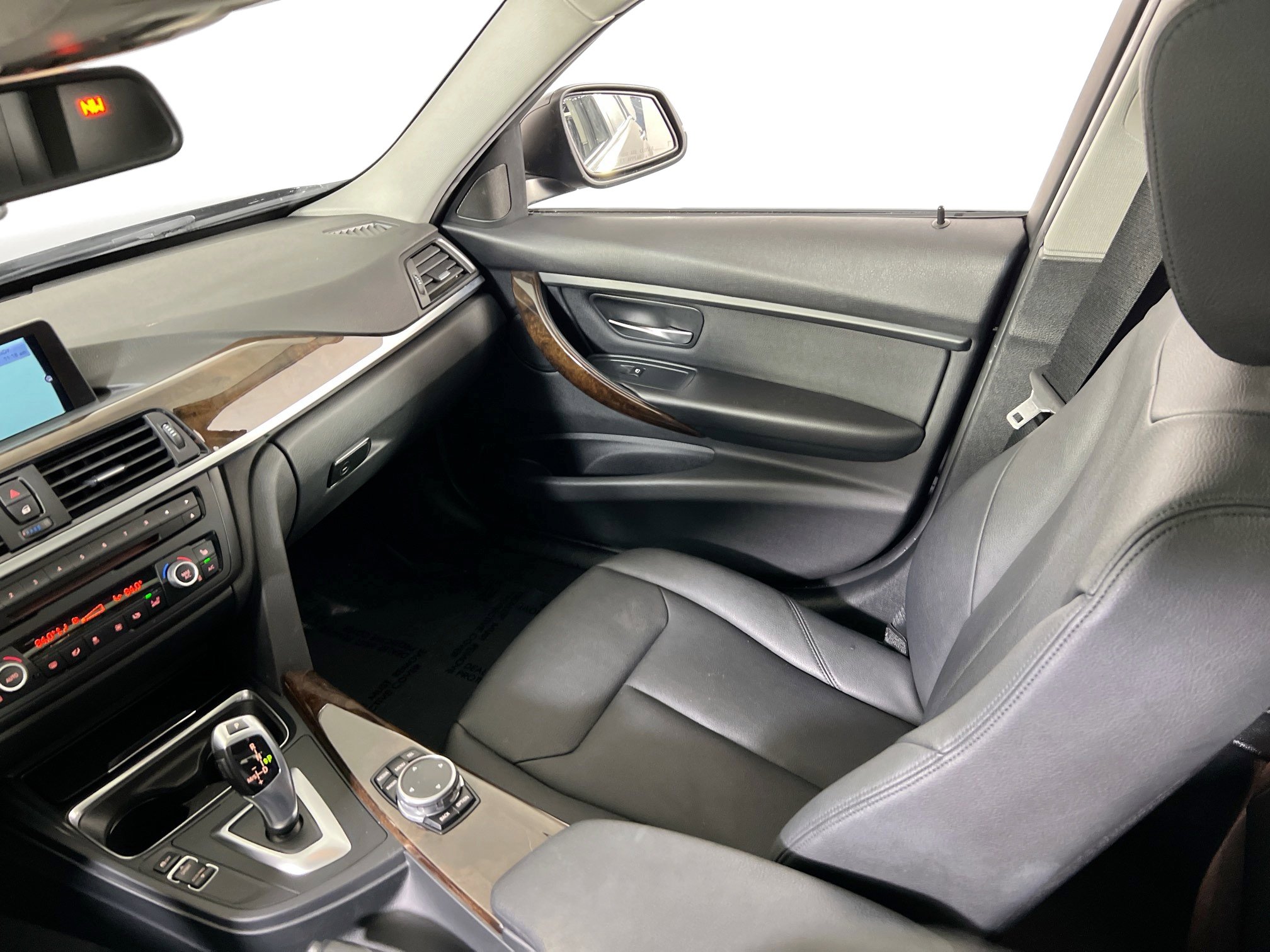Used 2015 BMW 320i xDrive Sedan image 26