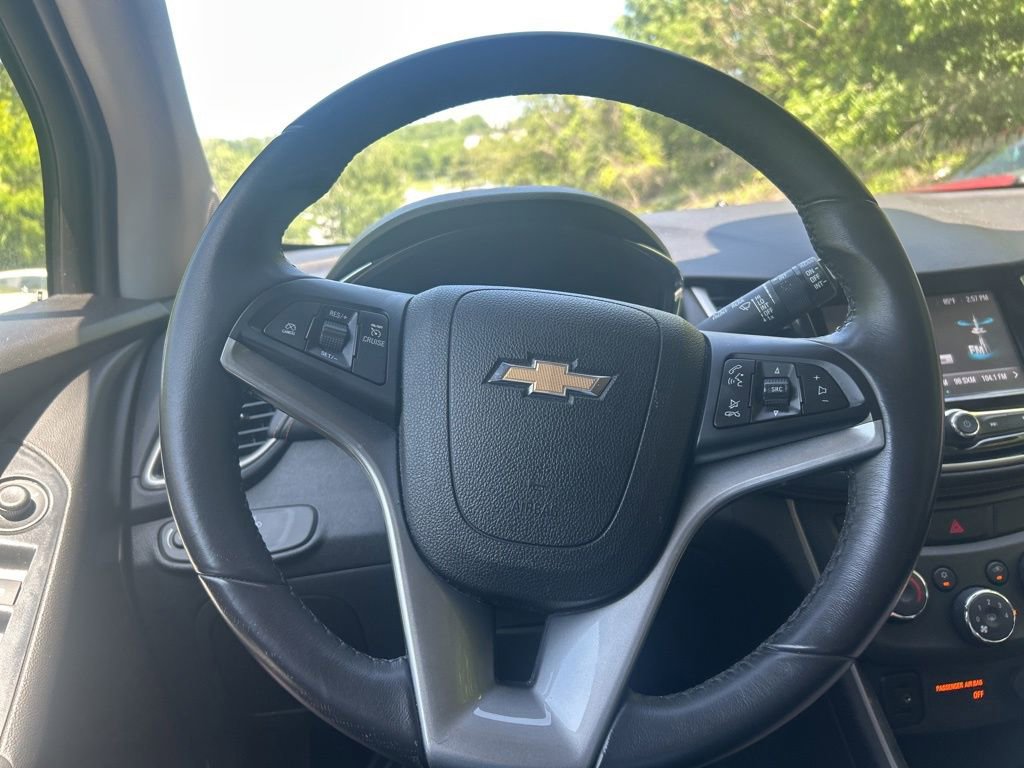 Used 2017 Chevrolet Trax LT w/ LT Convenience Package FWD image 13