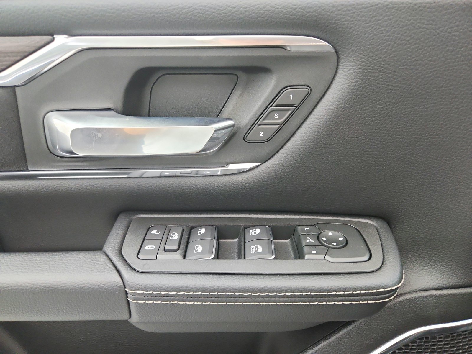 New 2026 RAM 1500 Laramie w/ Night Edition AWD/4WD image 33