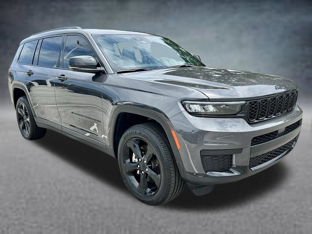 Used 2025 Jeep Grand Cherokee L Altitude RWD image 3