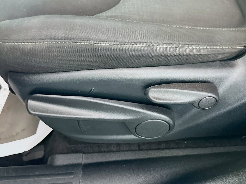 Used 2017 Jeep Cherokee Latitude w/ Cold Weather Group image 18