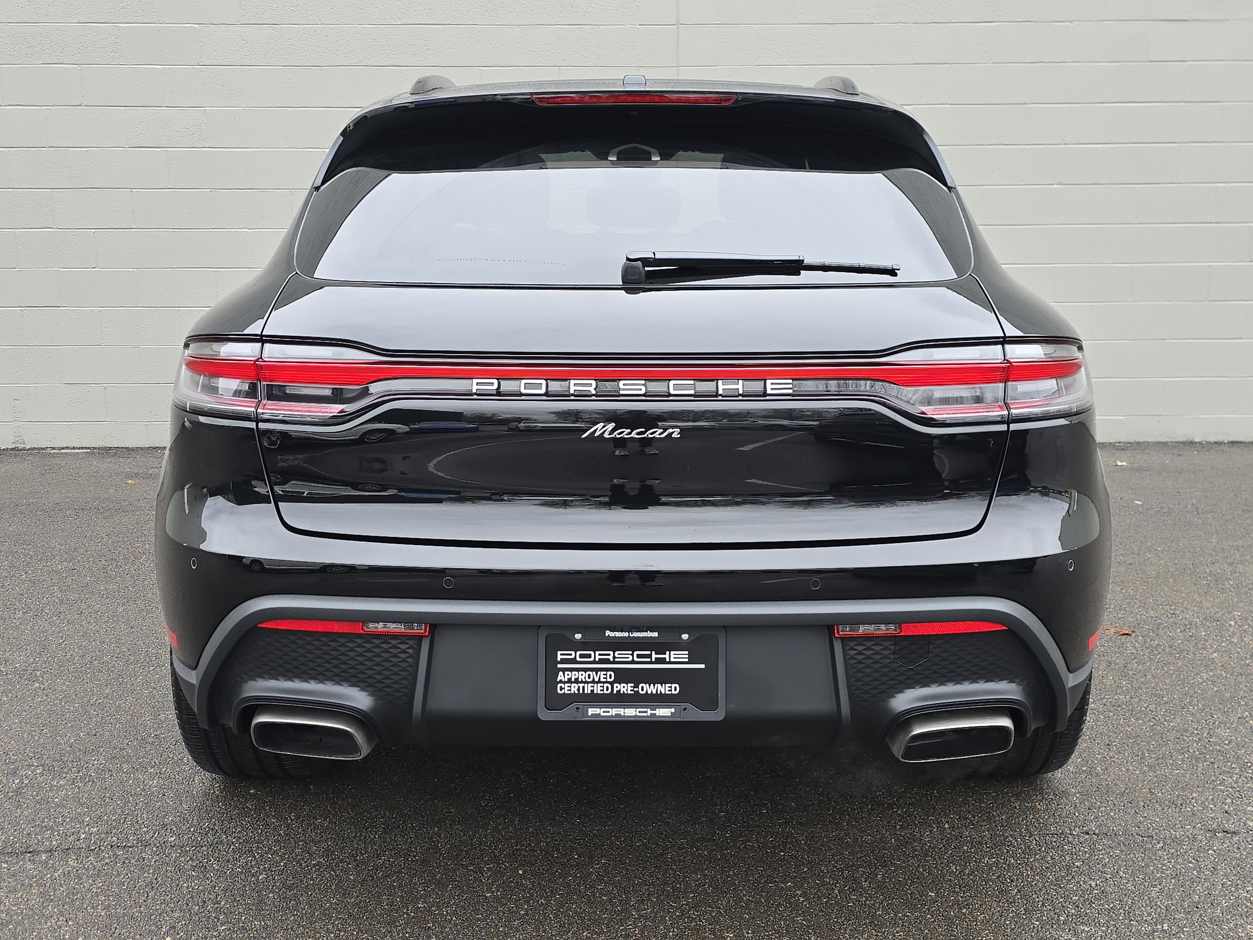 Certified 2025 Porsche Macan image 8