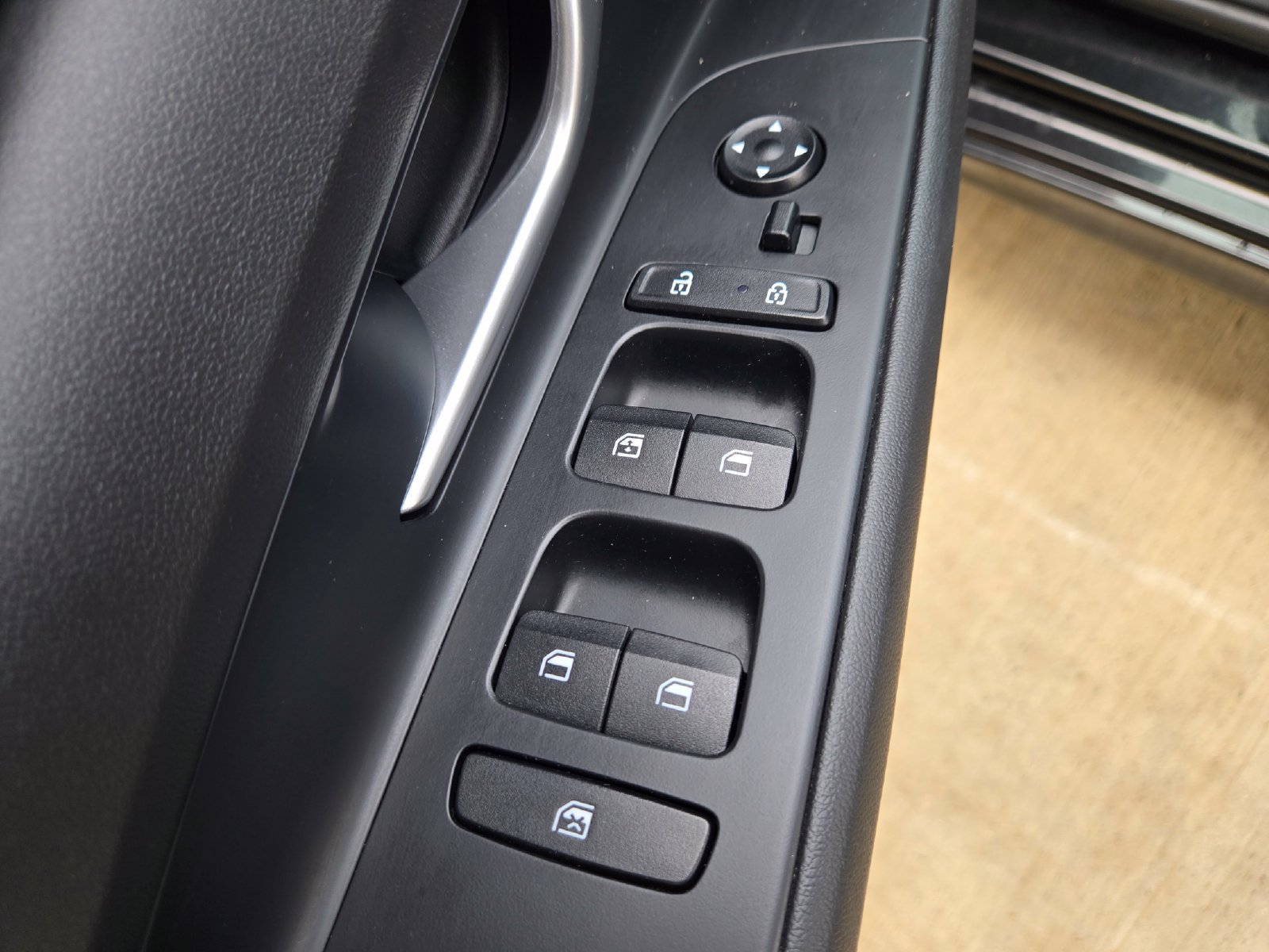 Used 2023 Hyundai Elantra Limited FWD image 30