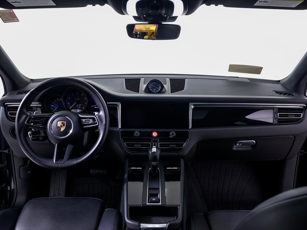 Used 2025 Porsche Macan image 10