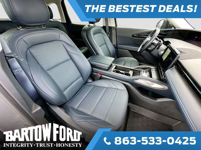 Used 2025 Lincoln Nautilus Reserve image 30