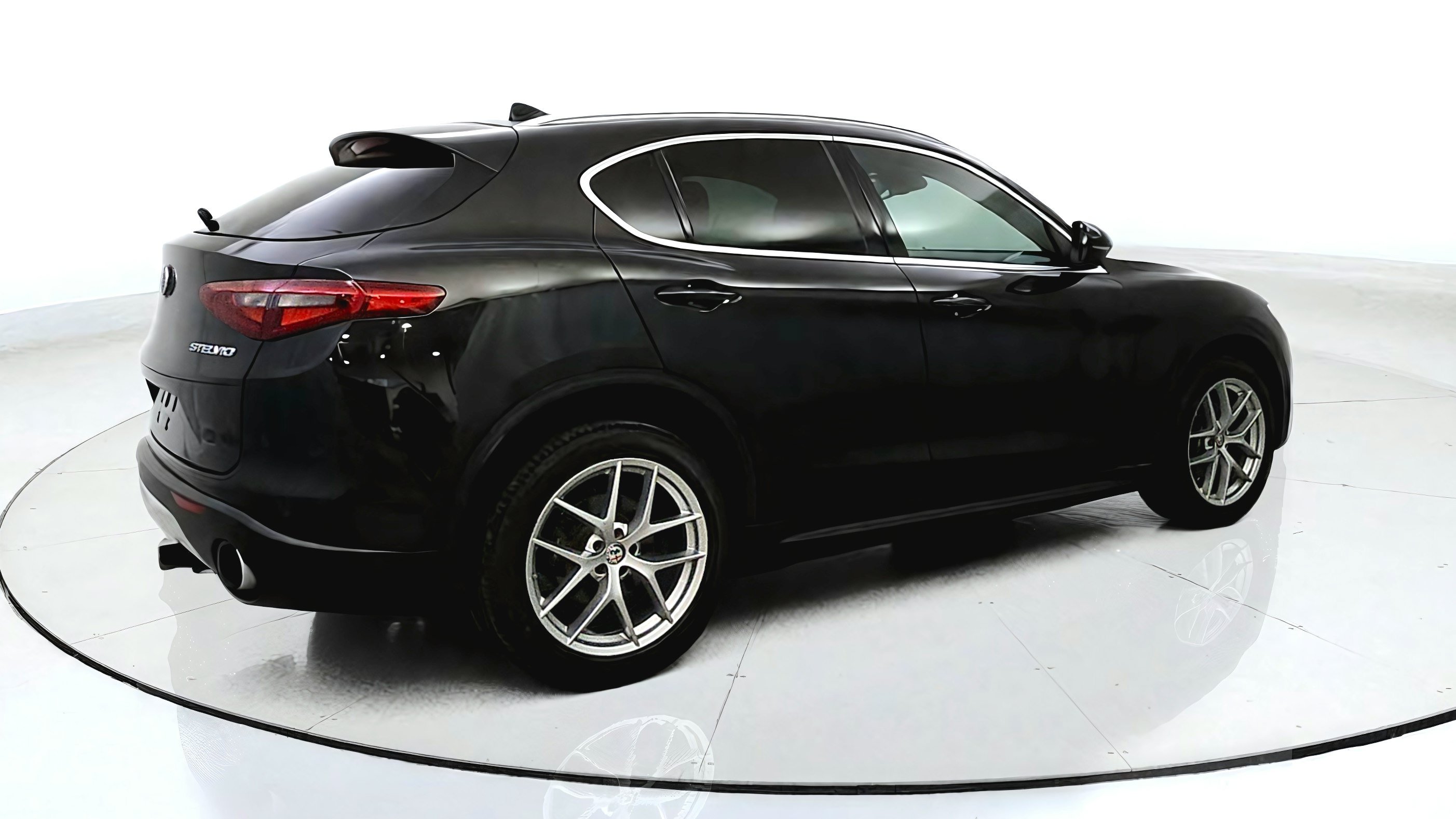 Used 2018 Alfa Romeo Stelvio Ti AWD/4WD image 7