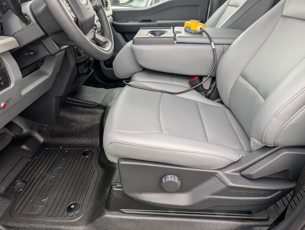 New 2025 Ford F550 XL image 18