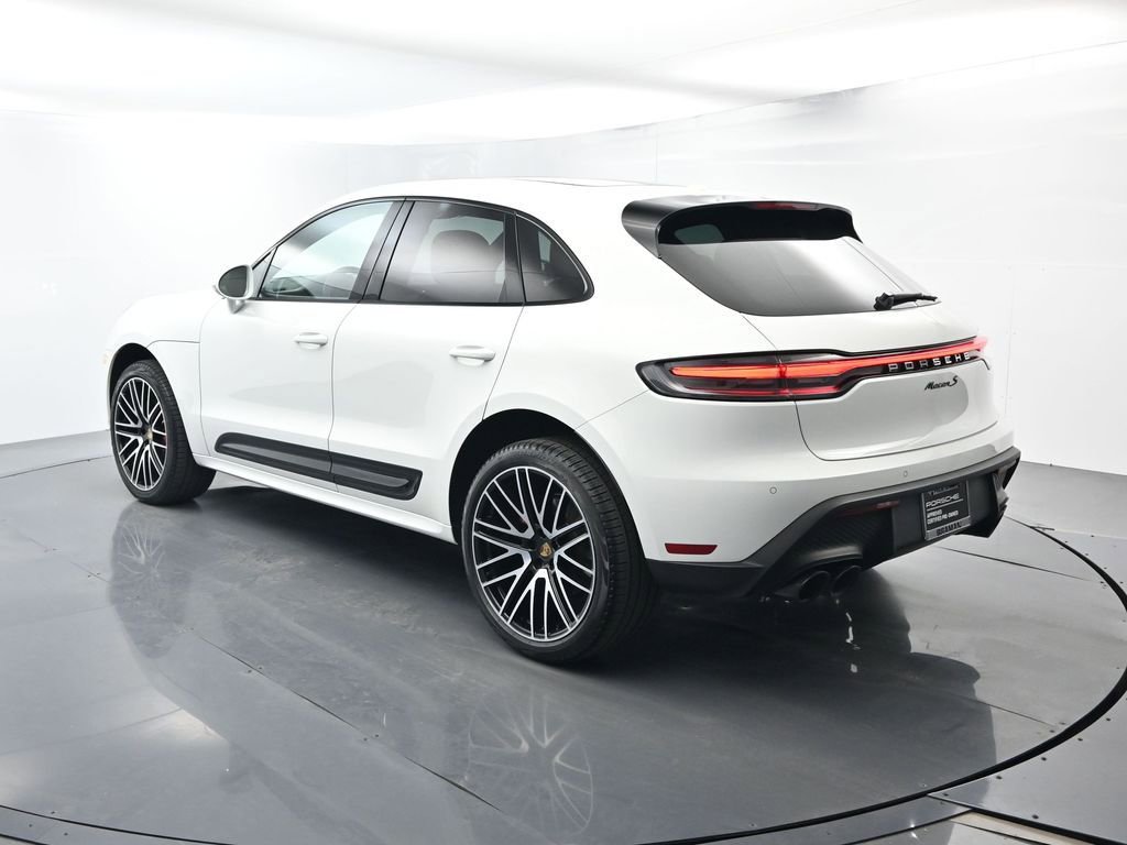 Certified 2023 Porsche Macan S AWD/4WD image 3