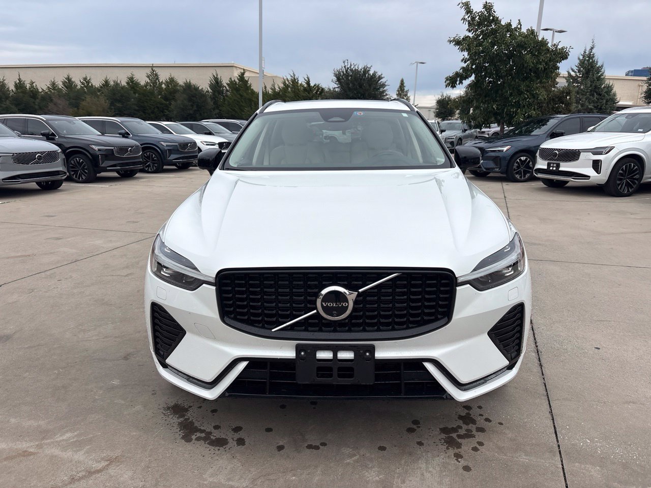Used 2024 Volvo XC60 B5 Plus w/ Protection Package Premier AWD/4WD image 2
