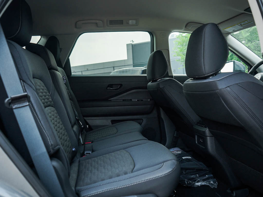 New 2025 Nissan Pathfinder SV image 13