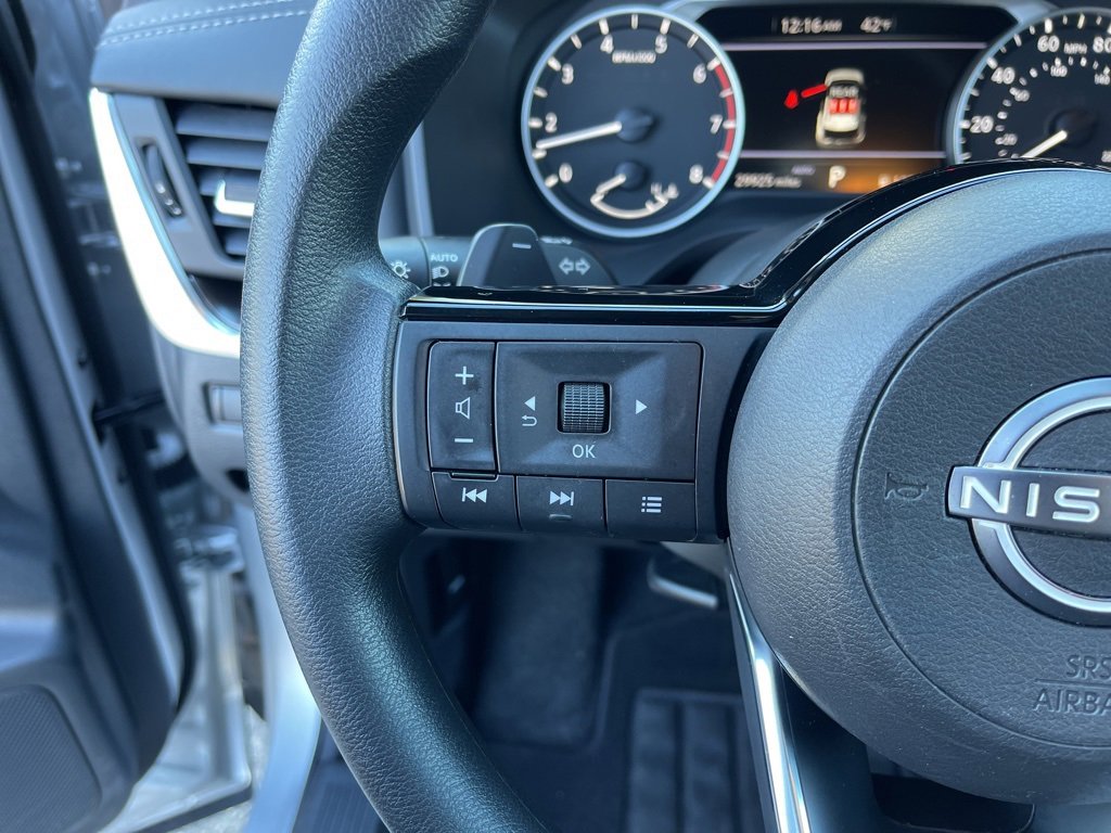 Used 2023 Nissan Rogue SV image 16