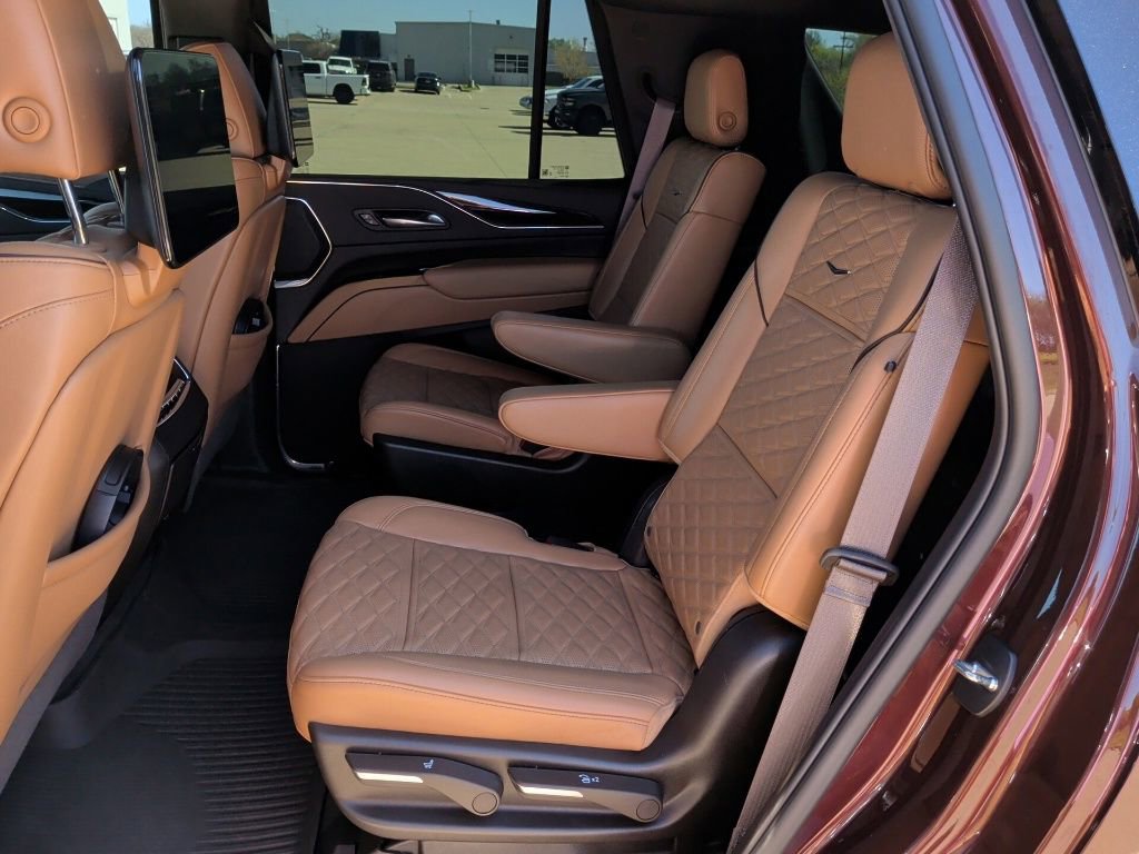 Used 2023 Cadillac Escalade Premium Luxury w/ LPO, Radiant Package image 36
