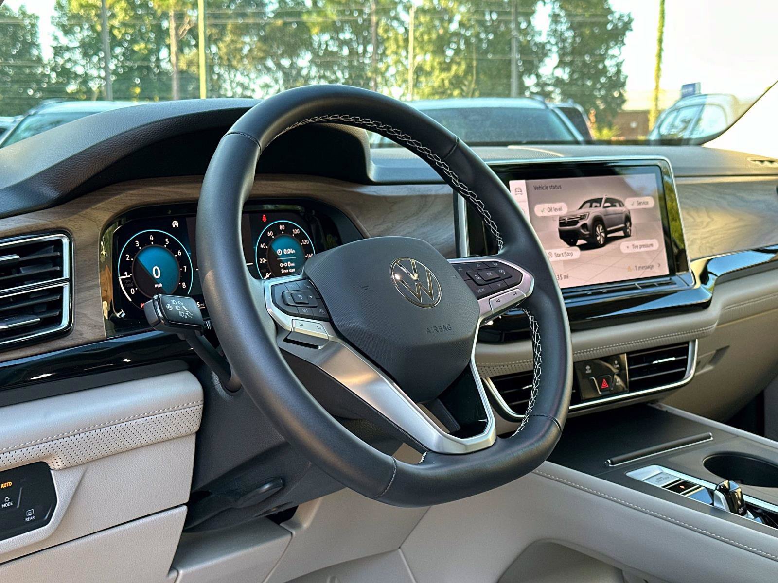 Certified 2025 Volkswagen Atlas SE image 30
