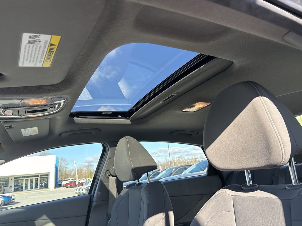 Used 2025 Hyundai Elantra SEL image 22